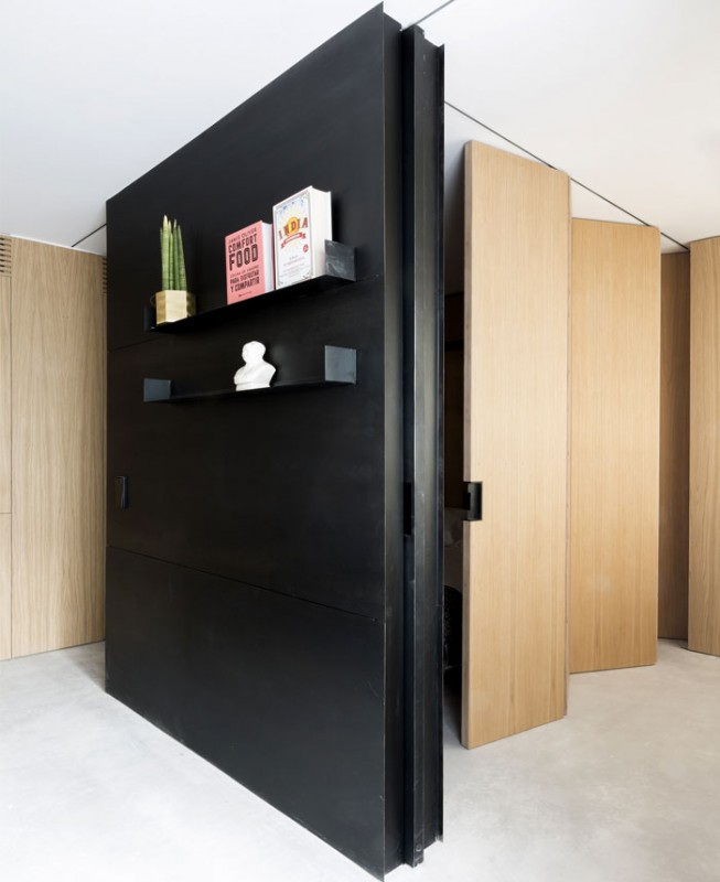 Сдержанные цвета, элегантная простота форм и материалов в интерьере мадридской квартиры