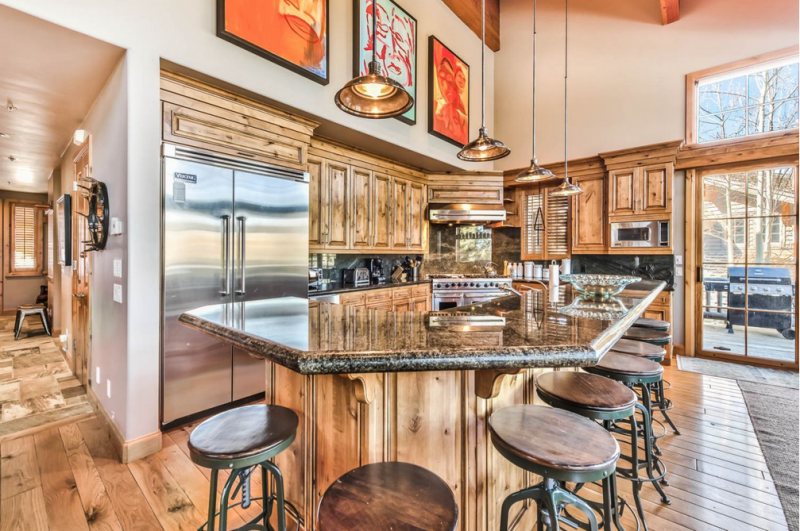 Сводчатое современное шале в штате Юта Сводчатое современное шале в штате Юта