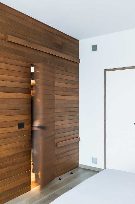 Сочетание дерева и мрамора в интерьере дома в Вильнюсе