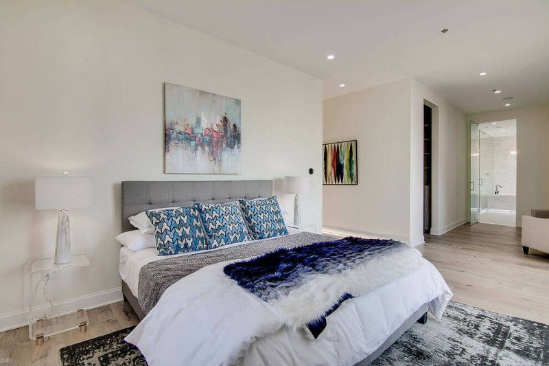 Современная двухуровневая квартира, расположенная в Чикаго, штат Иллинойс