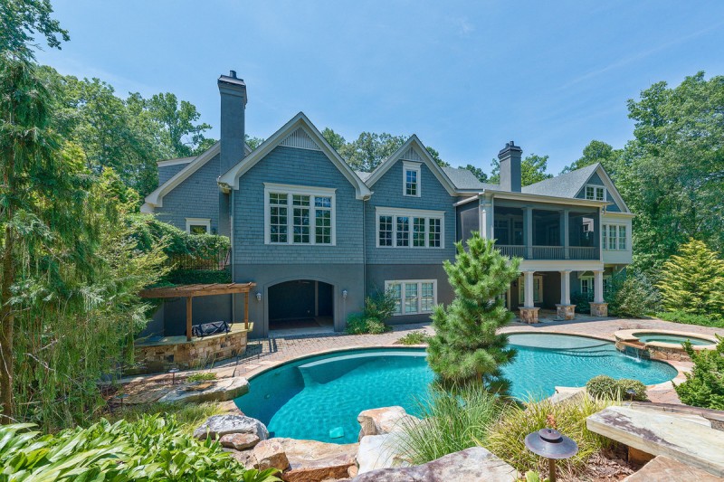 Вневременная элегантность обстановки дома в городе Розуэлл, штат Джорджия