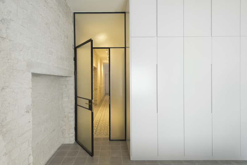 Длинная и узкая квартира в одном из старых домов Тель-Авива