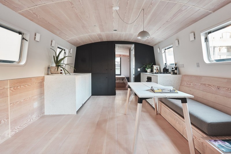 Интерьер плавучего дома в Лондоне