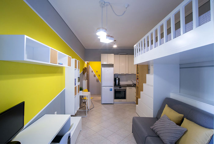 Яркая студия в Салониках, Греция