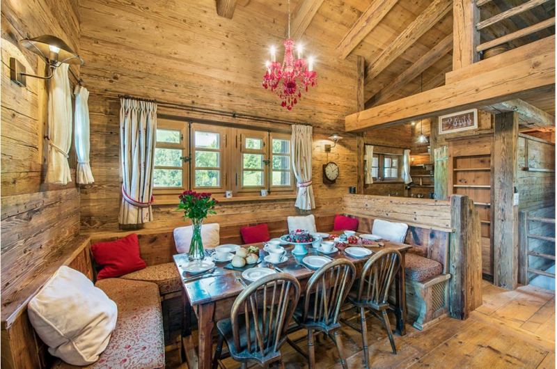 Классическое деревянное шале в Банье, Швейцария