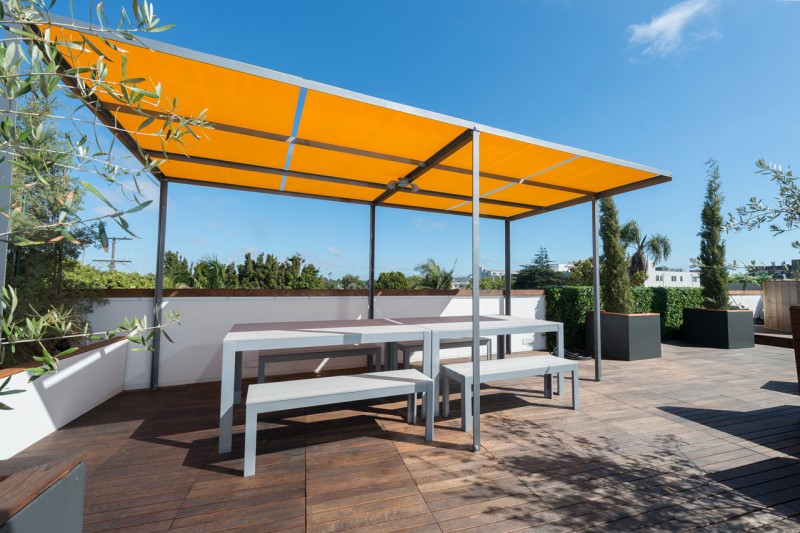 Резиденция в Калифорнии с фасадом из металлических цветов