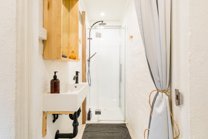 Интерьер просторных светлых апартаментов