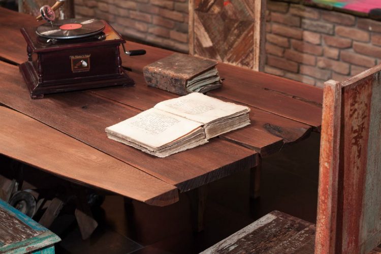 Эклектичный декор лофта, расположенного в бывшем старинном магазине