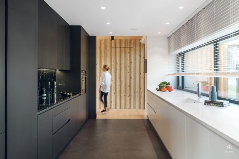 Интерьер дома у озера в деревне недалеко от Познани, Польша