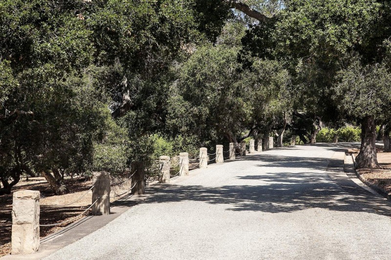 Обширная колониальная усадьба в Монтесито, Калифорния