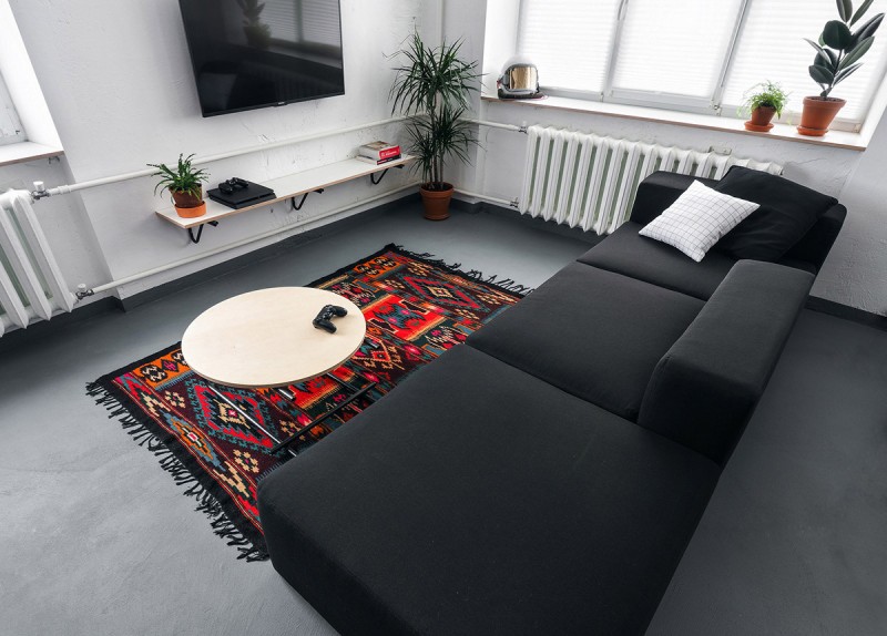 Монохромный интерьер в небольшой квартире