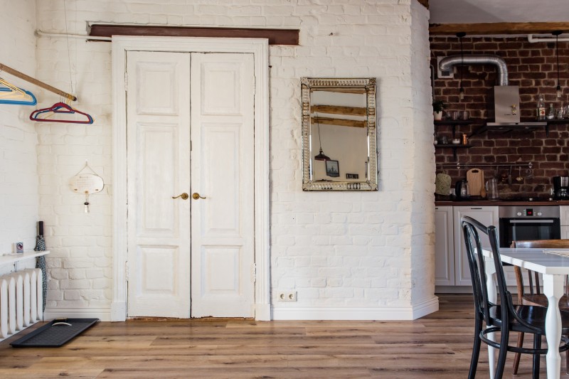 Интерьер уютной стильной мансарды