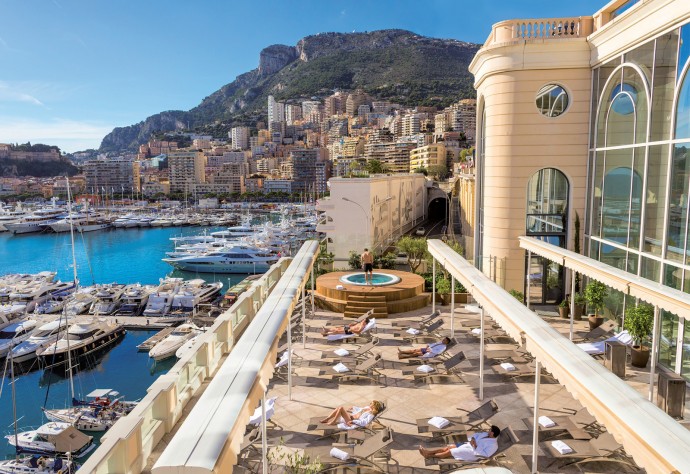 Престижный отель Monte Carlo Beach с частным пляжем и видом на Средиземное море Престижный отель Monte Carlo Beach с частным пляжем и видом на Средиземное море