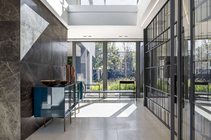 Современный двухэтажный дом, расположенный в Кейптауне, Южная Африка