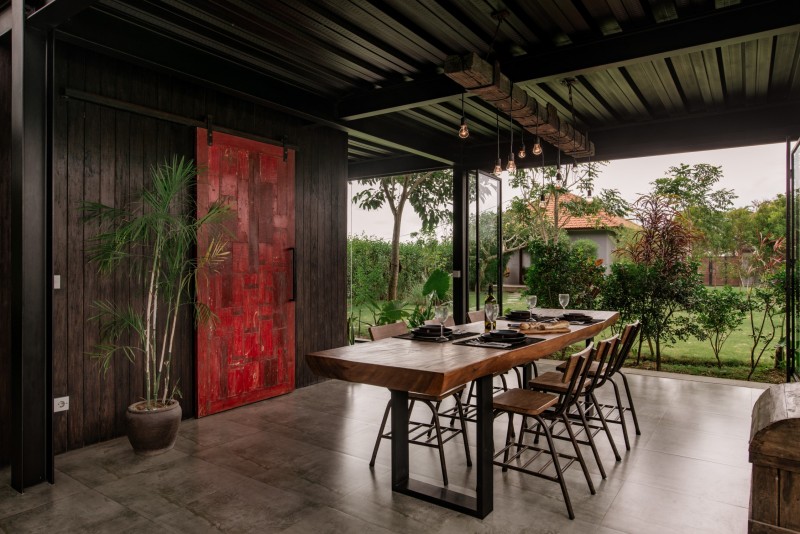 Вилла в стиле "лофт" с роскошным фоном тропических джунглей на Бали Вилла в стиле "лофт" с роскошным фоном тропических джунглей на Бали