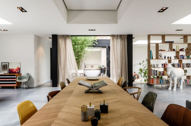 Лофт, расположенный в старом здании начала XVII века в Амстердаме Лофт, расположенный в старом здании начала XVII века в Амстердаме