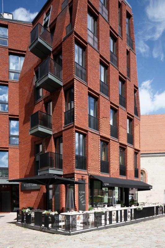 Монохроматизм в отеле Redstone в Риге, Латвия