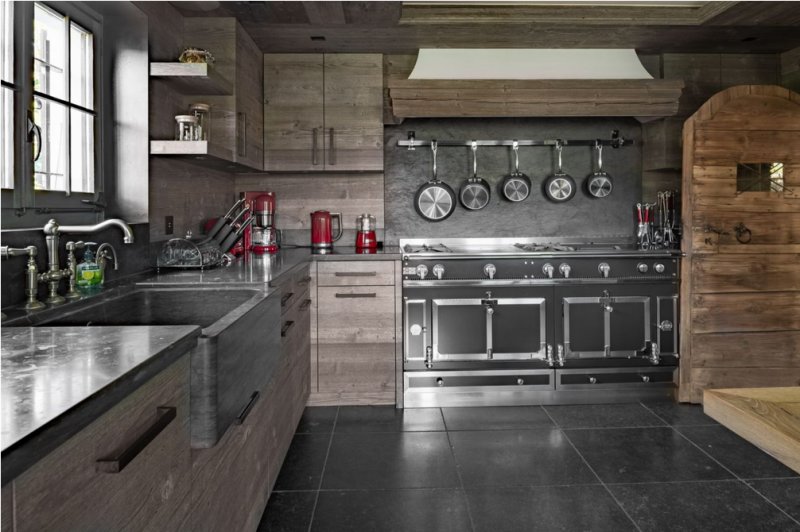 Просторное шале в деревне Гштад, Швейцария Просторное шале в деревне Гштад, Швейцария