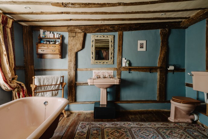 Средневековый загородный дом в деревне Хоу, Сассекс, Великобритания