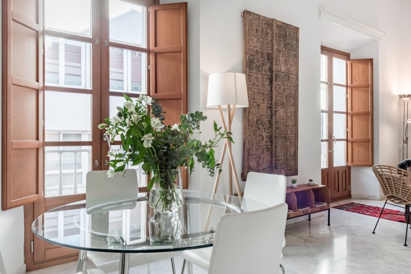 Светлые, изысканные апартаменты с террасой на крыше