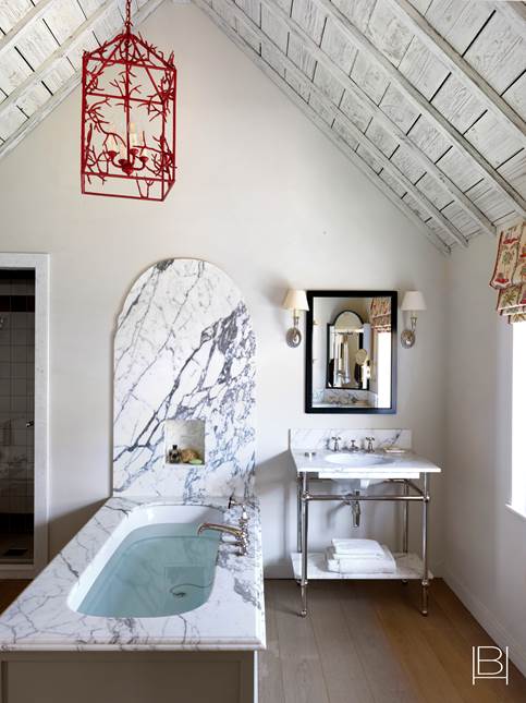 Эклектичный интерьер коттеджа в Суссексе, Англия Эклектичный интерьер коттеджа в Суссексе, Англия