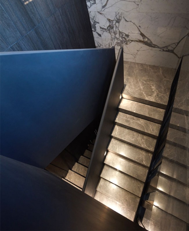 Интерьер апартаментов в темных тонах в Фучжоу, Китай