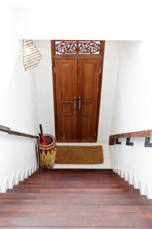 Яркий интерьер компактной квартиры в Куте, Индонезия Яркий интерьер компактной квартиры в Куте, Индонезия