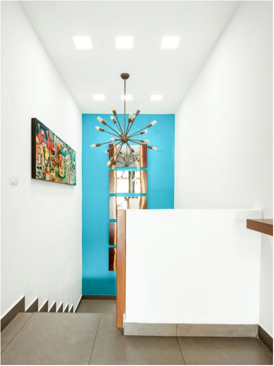 Красочный тропический модернизм в интерьере виллы в Мексике