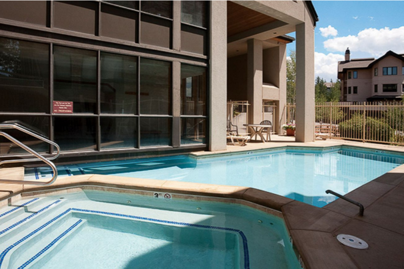 Люкс в отеле Chateau Chamonix на  горнолыжном курорте Лавлэнд  в Джорджтауне