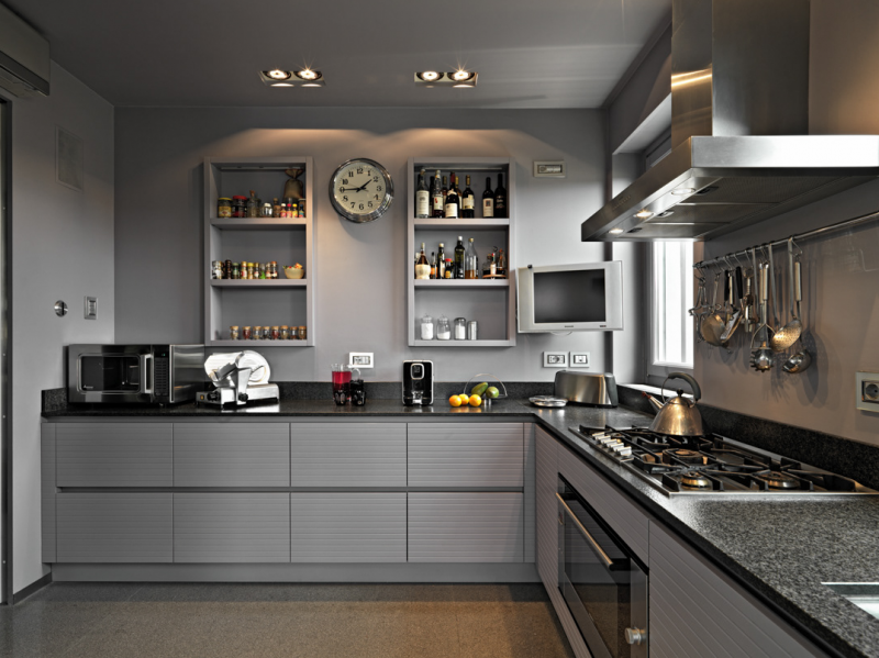 "50 оттенков фиолетового": дизайн квартиры ведущего телешоу