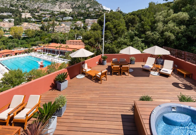 Престижный отель Monte Carlo Beach с частным пляжем и видом на Средиземное море Престижный отель Monte Carlo Beach с частным пляжем и видом на Средиземное море