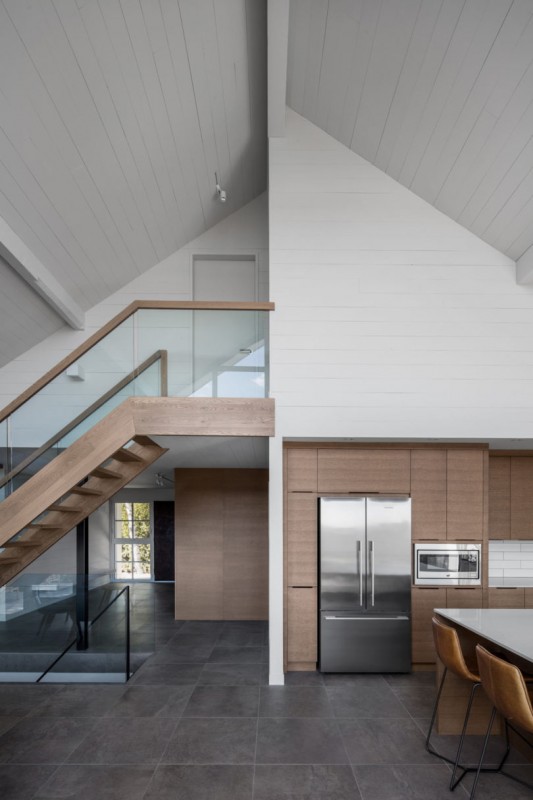 Реконструкция дома 1960-х годов постройки в Сен-Совер-де-Монт, Квебек, Канада