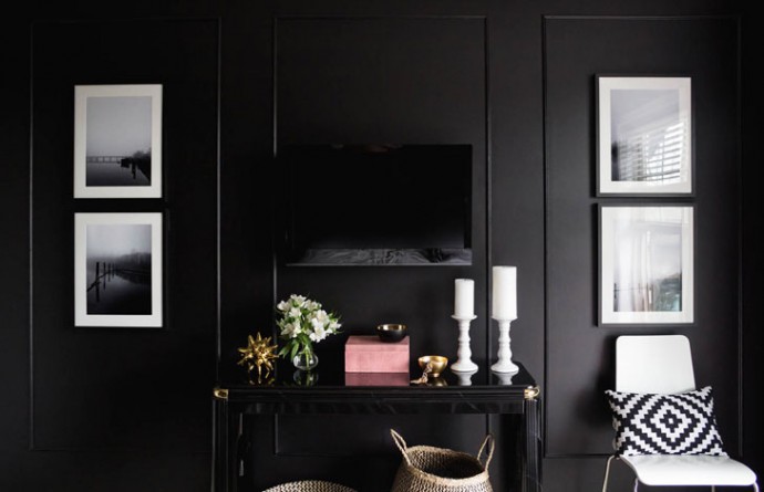 Спальня в чёрном цвете в канадском доме