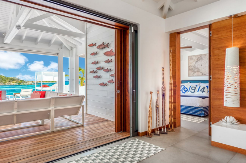 Впечатляющая вилла на берегу океана на острове Сен-Мартен Впечатляющая вилла на берегу океана на острове Сен-Мартен