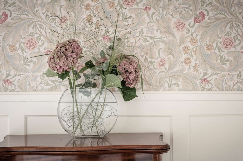 Высокие потолки и хорошо сохранившиеся детали начала ХХ века в апартаментах в Стокгольме