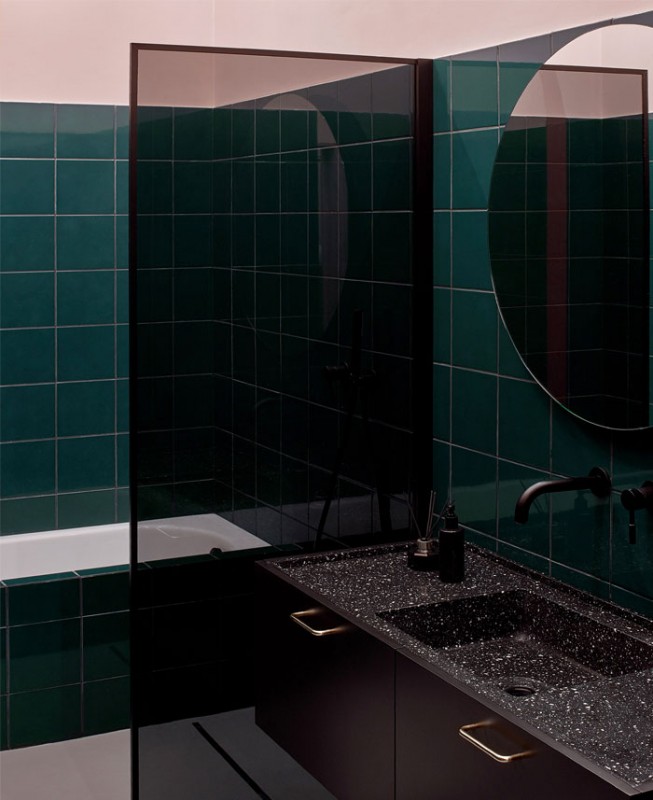 Интенсивные контрастные цвета и материалы в интерьере минской квартиры Интенсивные контрастные цвета и материалы в интерьере минской квартиры