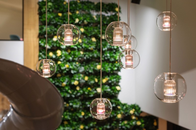 Мягкие цвета с яркими акцентами в интерьере пентхауса