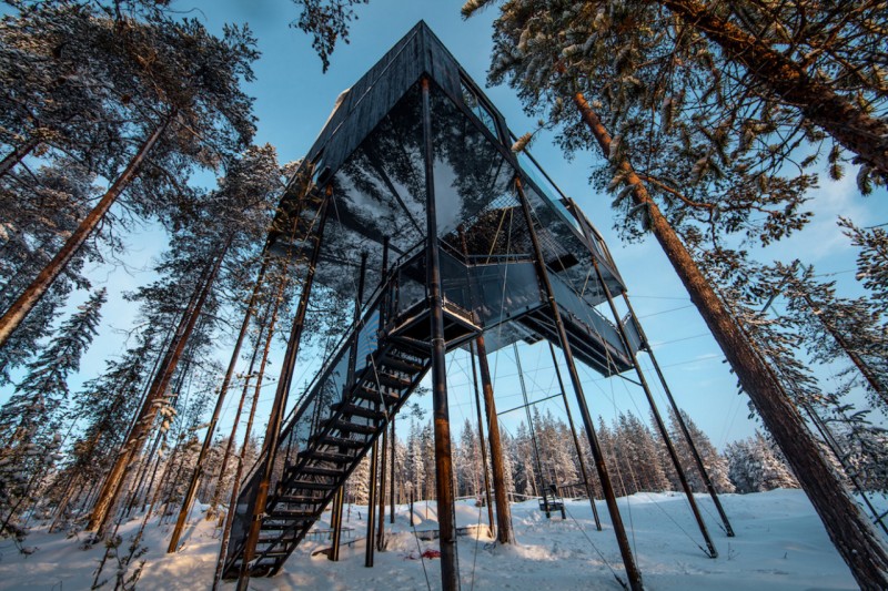 Один из семи номеров отеля Treehotel в Швеции