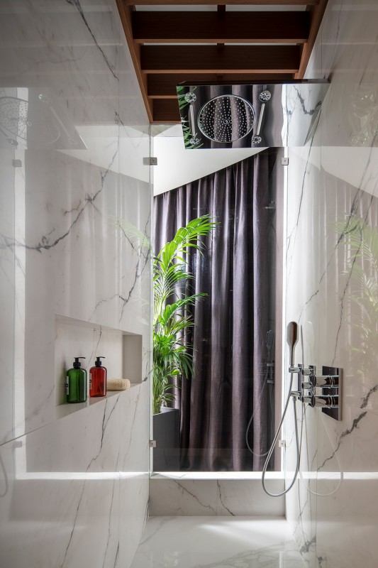 Пентхаус с многофункциональными пространствами и уникальной винтовой лестницей Пентхаус с многофункциональными пространствами и уникальной винтовой лестницей