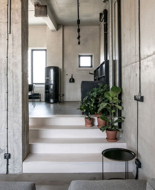 Вертикально ориентированный лофт, расположенный в промышленном здании