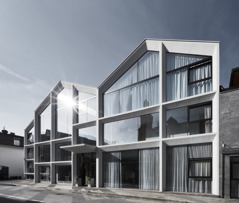 Минималистский отель Schgaguler, окруженный красотой Доломитовых Альп, Италия