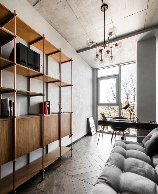 Приглушенные тона и мраморные, латунные и медные акценты в декоре литовской квартиры