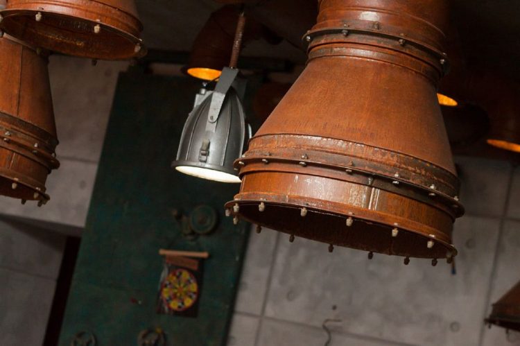 Эклектичный декор лофта, расположенного в бывшем старинном магазине