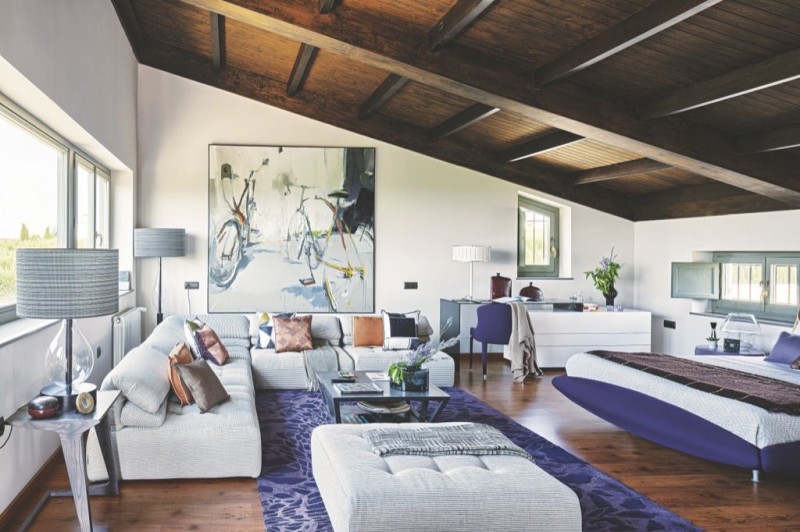 Интерьер студии в старинном городе Кордова, Испания Интерьер студии в старинном городе Кордова, Испания