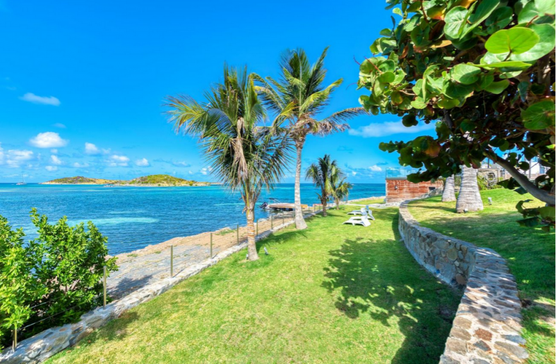 Впечатляющая вилла на берегу океана на острове Сен-Мартен Впечатляющая вилла на берегу океана на острове Сен-Мартен