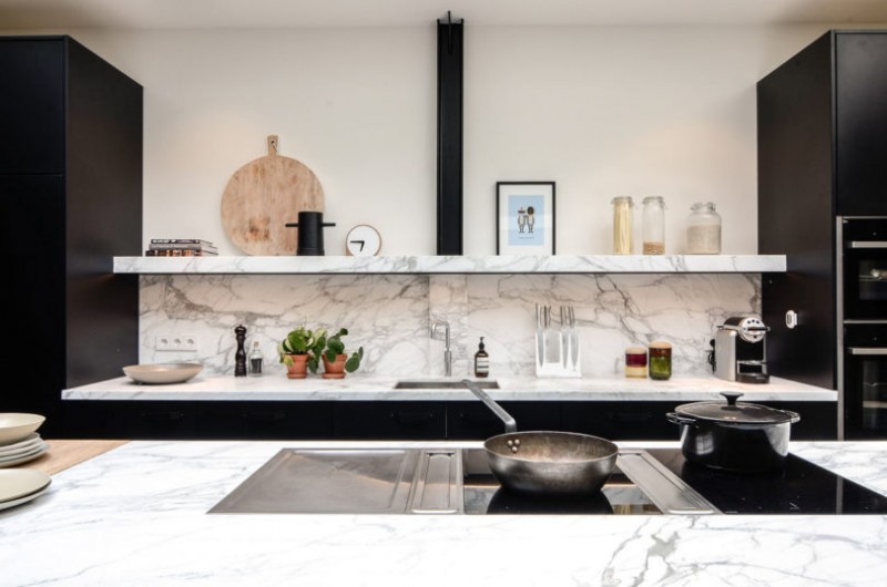 Лофт, расположенный в старом здании начала XVII века в Амстердаме Лофт, расположенный в старом здании начала XVII века в Амстердаме