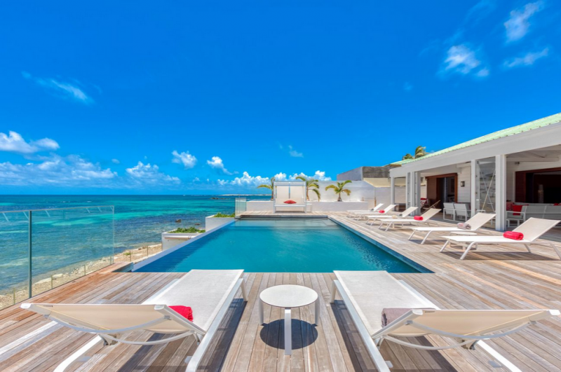 Впечатляющая вилла на берегу океана на острове Сен-Мартен Впечатляющая вилла на берегу океана на острове Сен-Мартен