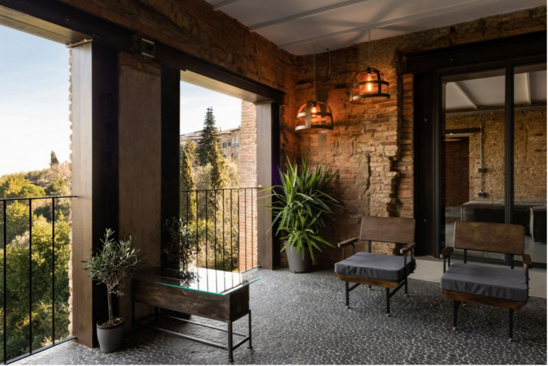 Двухэтажный лофт с панорамными окнами в итальянской провинции Пиза