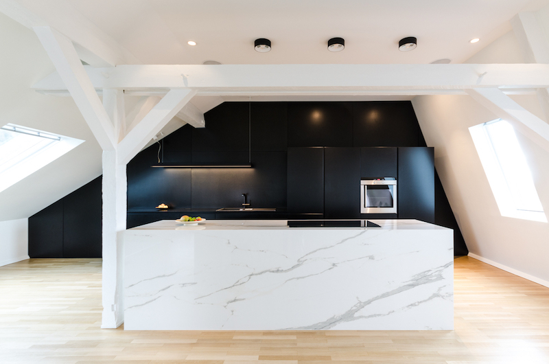 Двухуровневая квартира, расположенная на чердаке дома 1901 года постройки Двухуровневая квартира, расположенная на чердаке дома 1901 года постройки