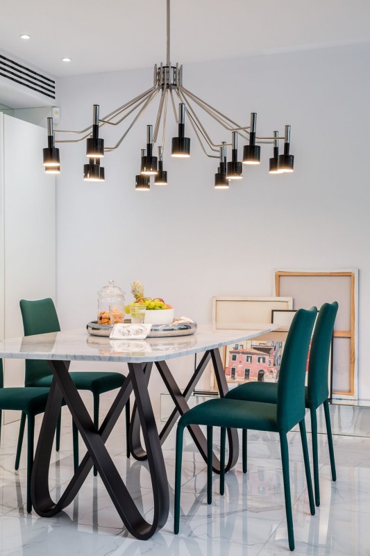 Эклектичная квартира с приятным видом из окна в Париже